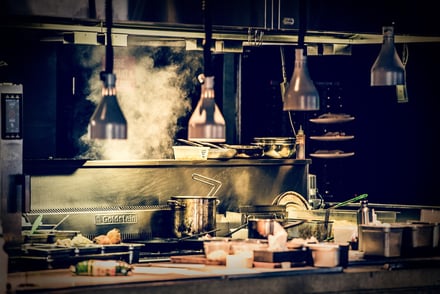 5 razones para implementar un KDS Display en tu restaurante