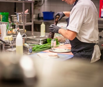 Ventajas de utilizar pantallas de cocina para tu restaurante